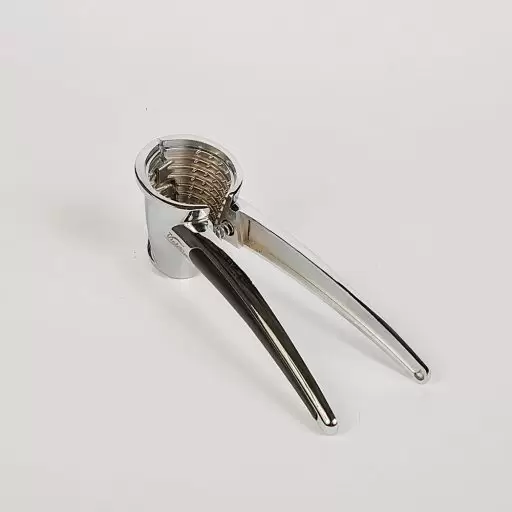 گردو شکن جنس فلزی براق