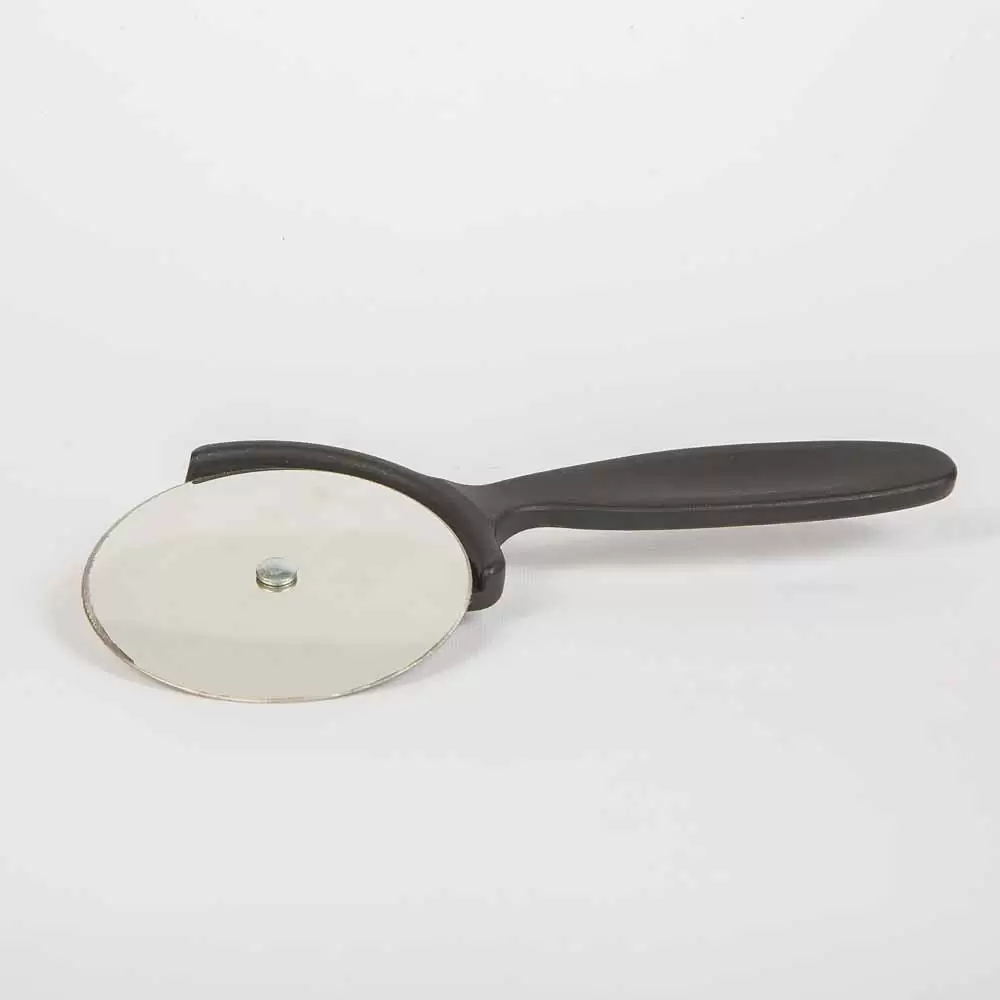 پیتزا بر دسته مشکی