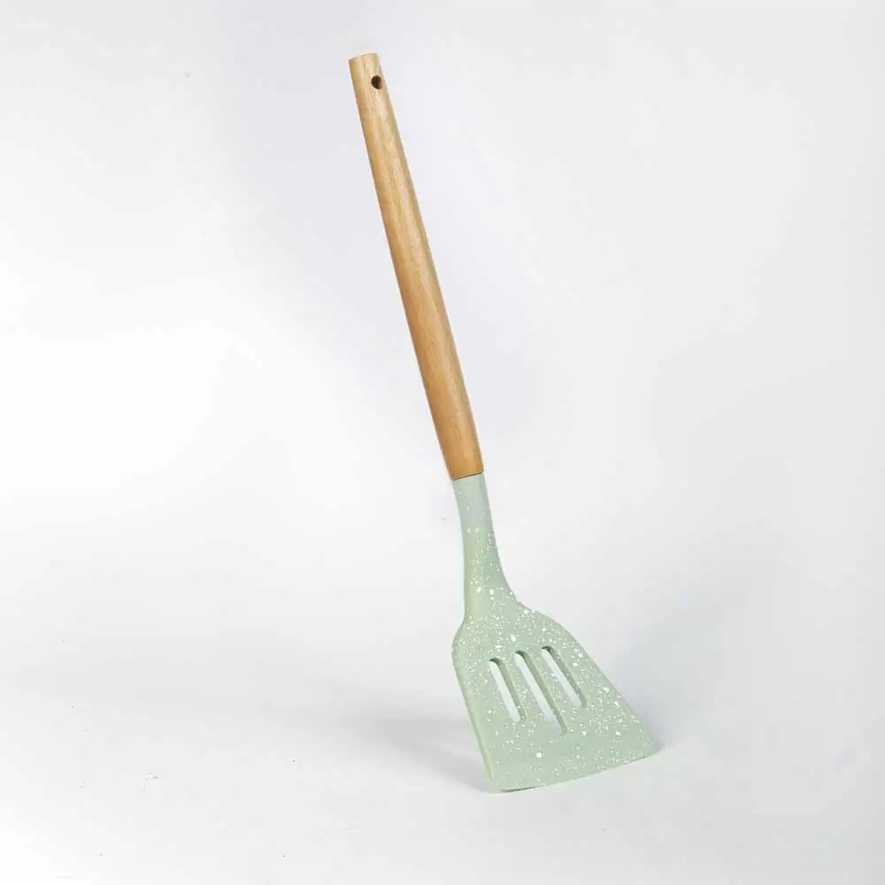 کفگیر مدل چوبی رنگ سبز