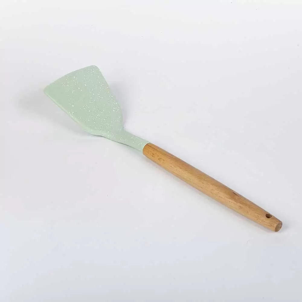 کفگیر برنج خوری رنگ سبز دسته چوبی