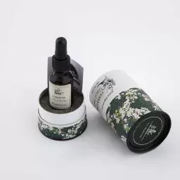 اسانس با بسته بندی باز شده طرح گل صورتی