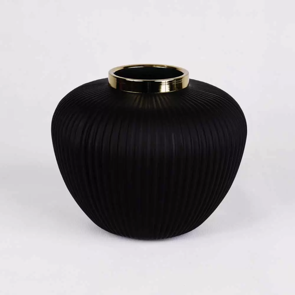 گلدان مات مشکی (نمای بالا)