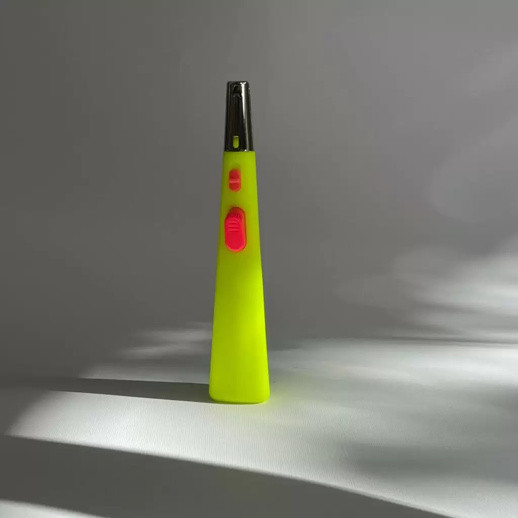 فندک مدل هرمی رنگ زرد