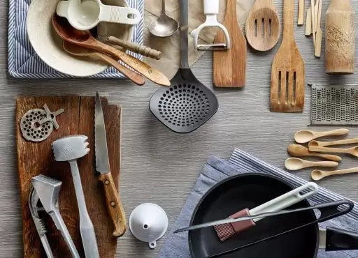 لوازم آشپزخانه چوبی، سیلیکونی، یا استیل؟ مزایا و معایب هرکدام