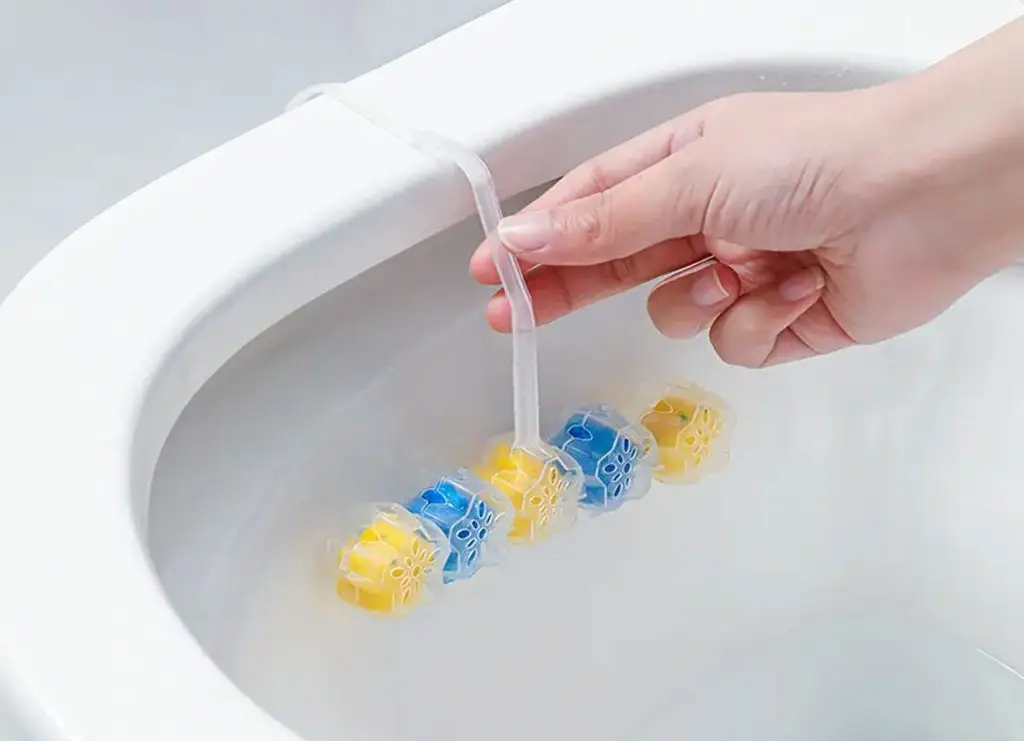 نحوه استفاده از نفتالین خوشبو کننده دستشویی